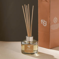 Relax Apple and Cinamon Reed Diffusor alongside the Fig Living Box